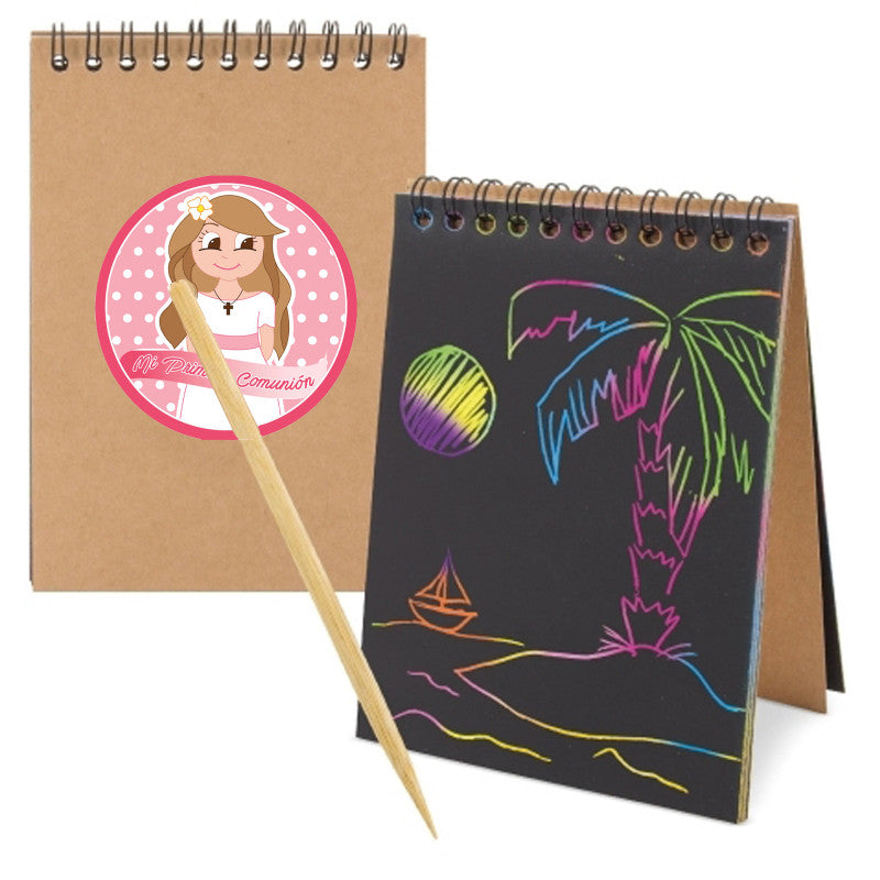 Libreta scrapy para dibujar en multicolor presentada para comunión con adhesivo de niña